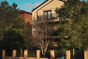 complaint to hoa about neighbor